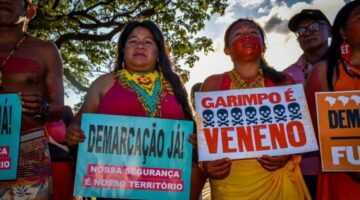 Indígenas reunidos no Acampamento Terra Livre 2026 em Brasília