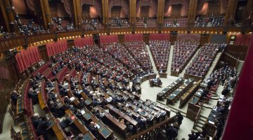 Bandeiras de Israel e Libano em contexto diplomatico