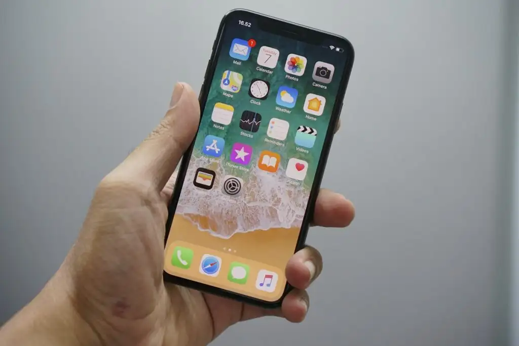 Celular roubado: o que fazer imediatamente, como bloquear e recuperar seus dados em 2026