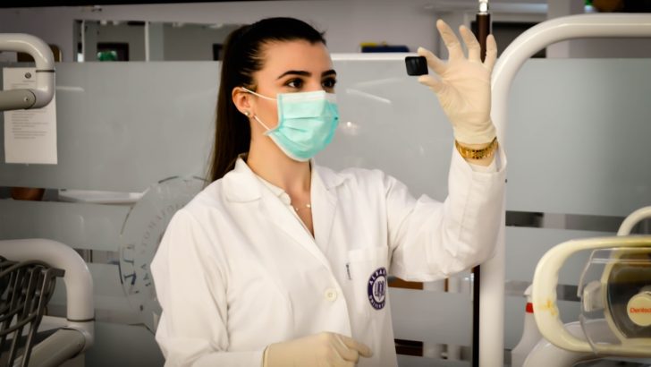 Maço de cigarros representando aumento de imposto sobre tabaco no Brasil