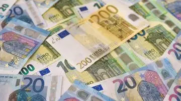 Dolar fecha abaixo de R$ 5 pela primeira vez em dois anos e Ibovespa bate 198 mil pontos