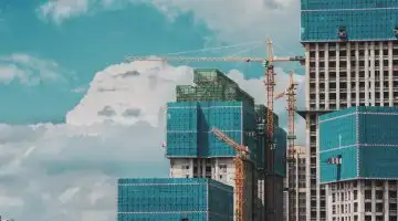 Produção industrial avança e petróleo bate recorde no Brasil em fevereiro de 2026