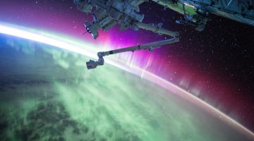 Lua vista do espaço durante missão Artemis II da NASA