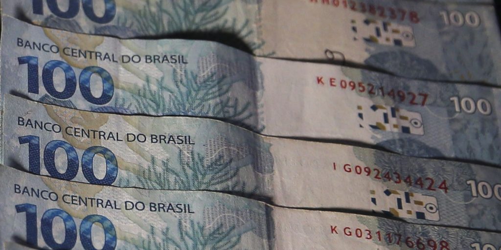 Selic a 14,75%: como os juros altos afetam seu financiamento, cartao e investimentos em 2026