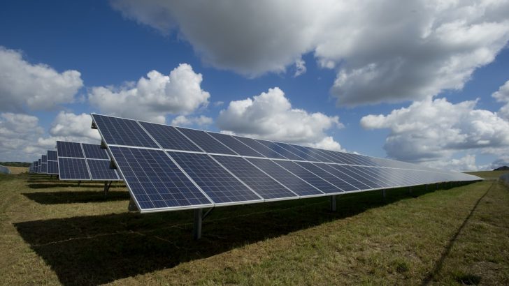 Energia solar residencial 2026: quanto custa, quanto economiza, financiamento e prazo de retorno