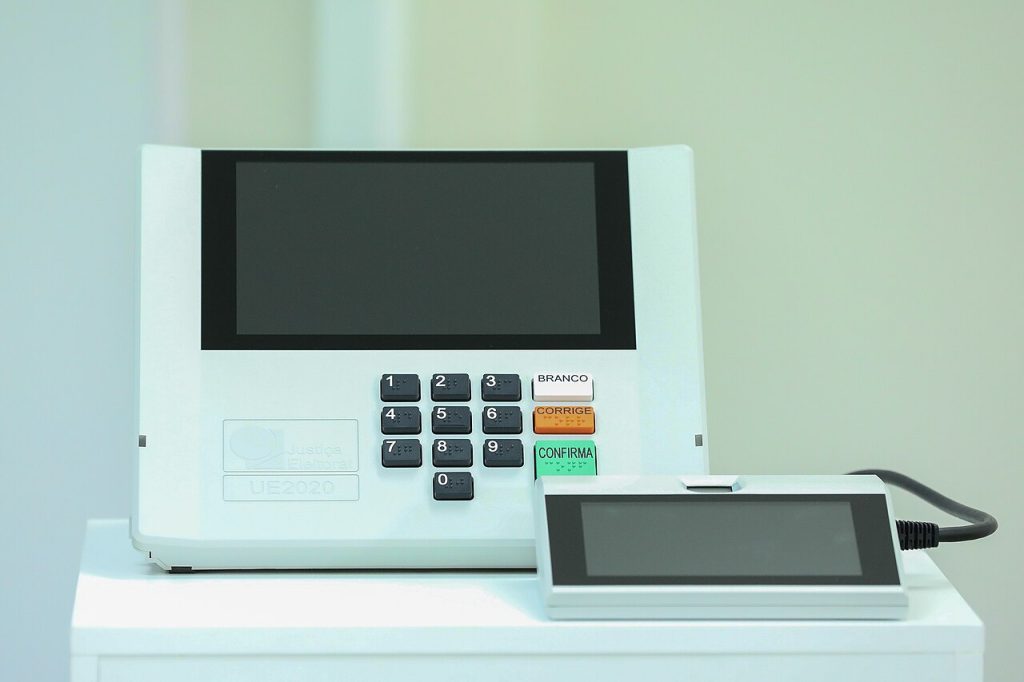 Urna eletronica brasileira modelo UE2020