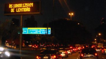Transito na Marginal Pinheiros em Sao Paulo