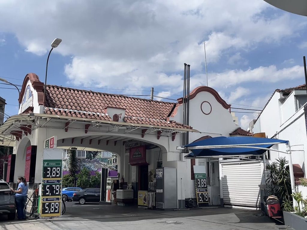 Bombas de combustível em posto de gasolina em São Paulo