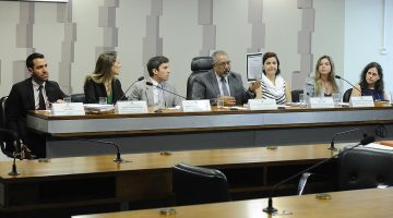 Sessao de comissao sobre direito do trabalho no Senado