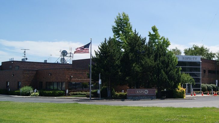 Estudio de televisao com bancada