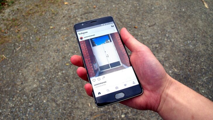 Aplicativo do Instagram aberto na tela de um smartphone